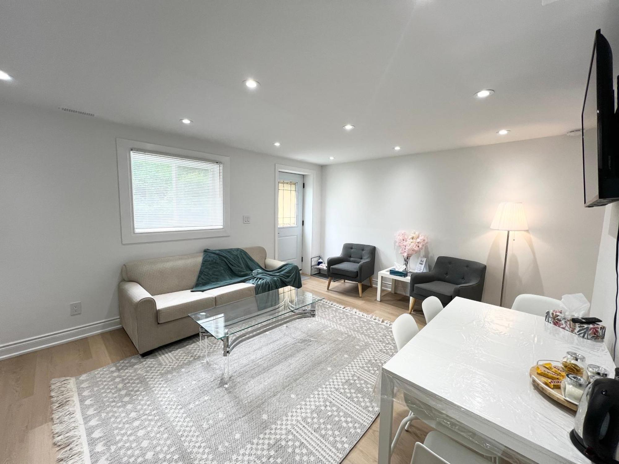 Cozy, Brand-New, 2Bdr,Walkout Apt, Free Parking Ричмонд-Хилл Экстерьер фото